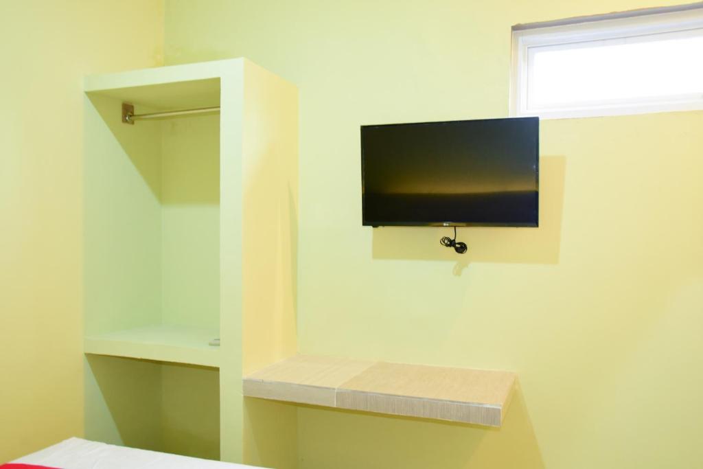 Двухместный (Двухместный номер с 1 кроватью), RedDoorz near Mangga Dua Square