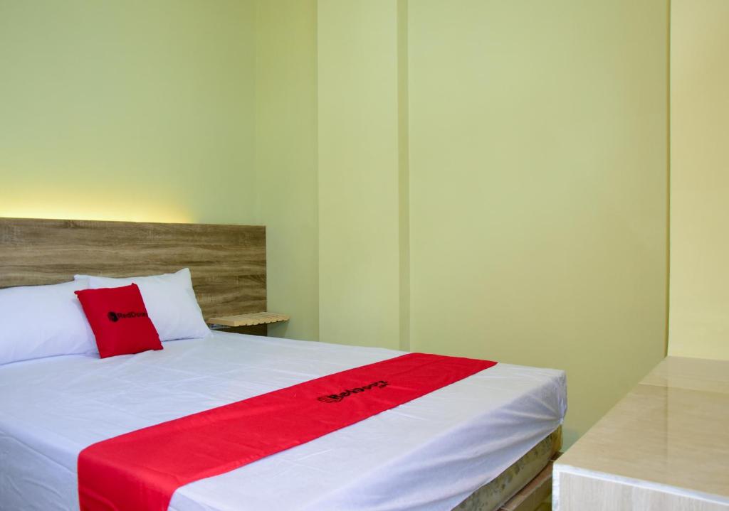 Двухместный (Двухместный номер с 1 кроватью), RedDoorz near Mangga Dua Square