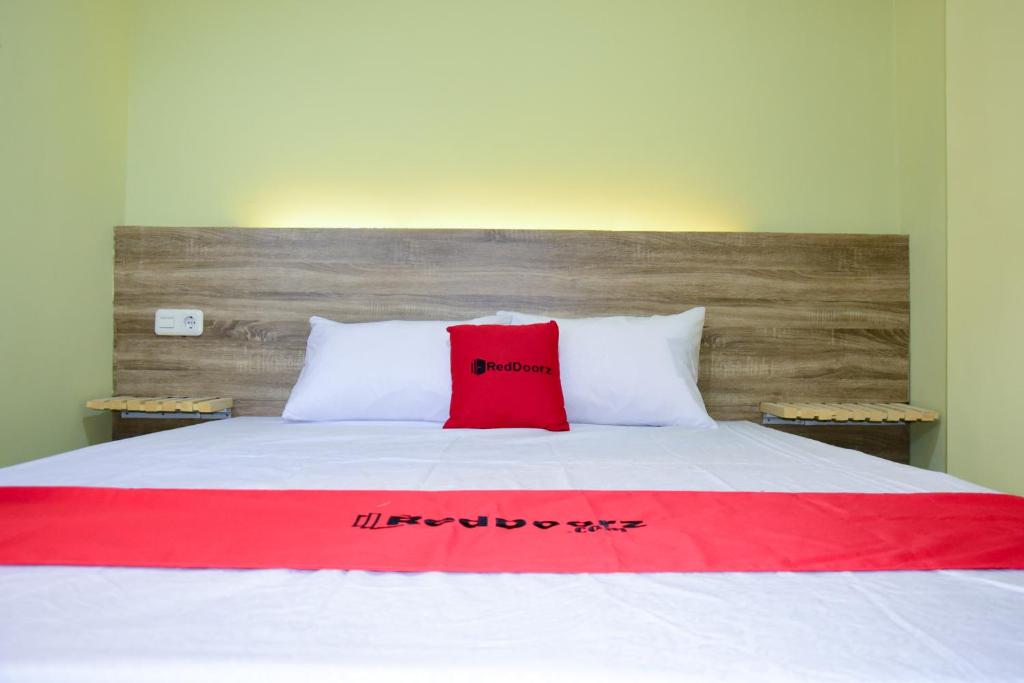 Двухместный (Двухместный номер с 1 кроватью), RedDoorz near Mangga Dua Square