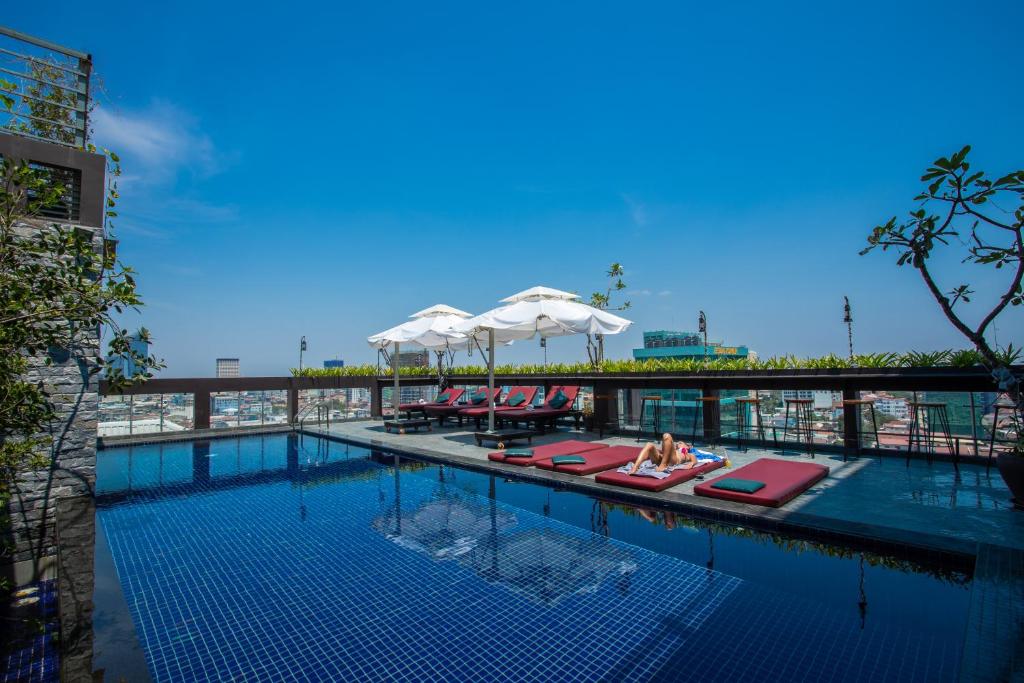 V Hotel Phnom Penh, Пномпень