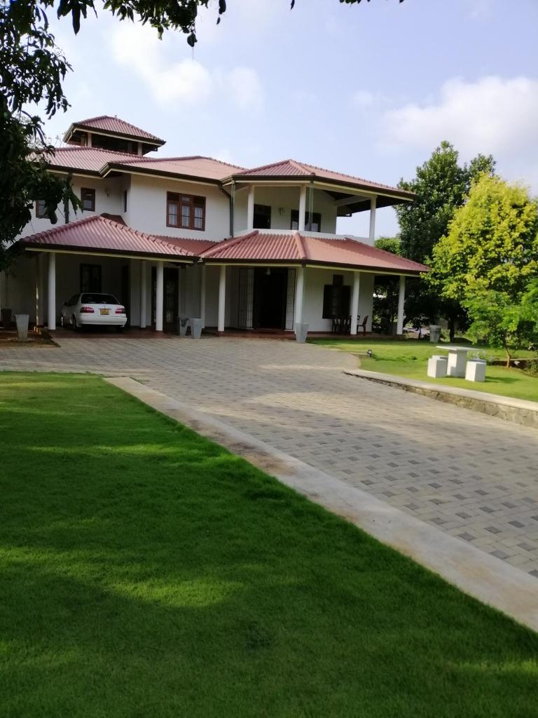 Golden Residence, Анурадхапура