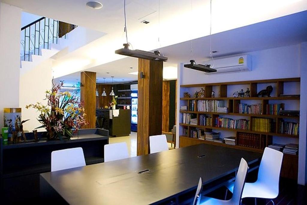 At One Inn Hualampong, Бангкок