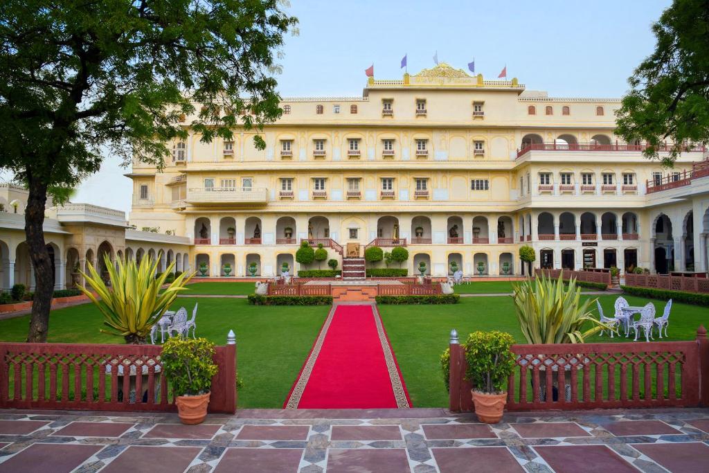 The Raj Palace (Small Luxury Hotels of the World), Джайпур