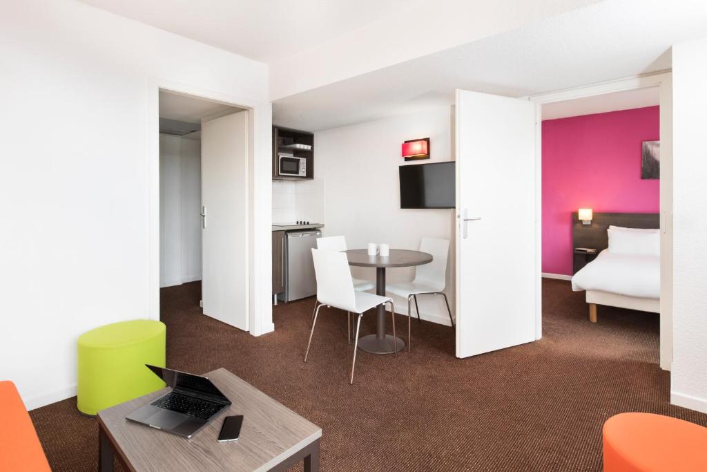 Четырехместный (Апартаменты с 1 спальней (для 4 взрослых)), Aparthotel Adagio Access Strasbourg Petite France