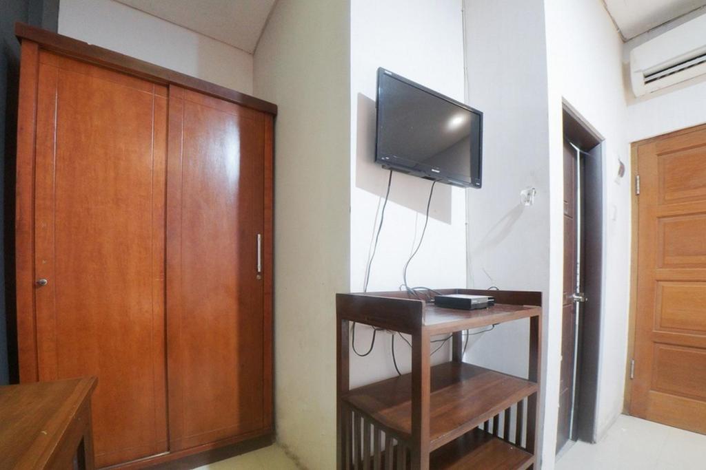 Двухместный (Двухместный номер с 1 кроватью), RedDoorz Plus near Green Pramuka Square Mall