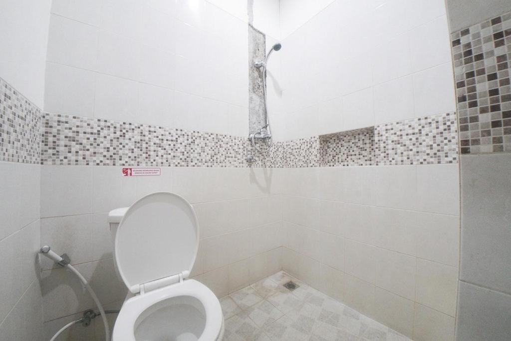 Двухместный (Двухместный номер с 1 кроватью), RedDoorz Plus near Green Pramuka Square Mall