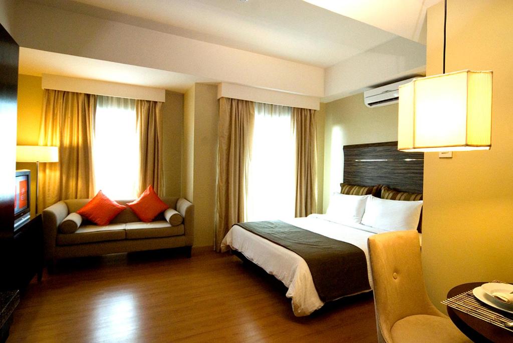 Lancaster Hotel, Манила