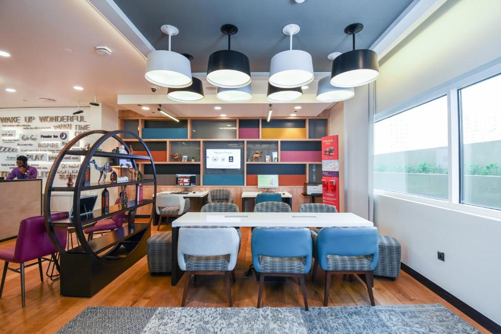 Отель Premier Inn Dubai Al Jaddaf, Дубай