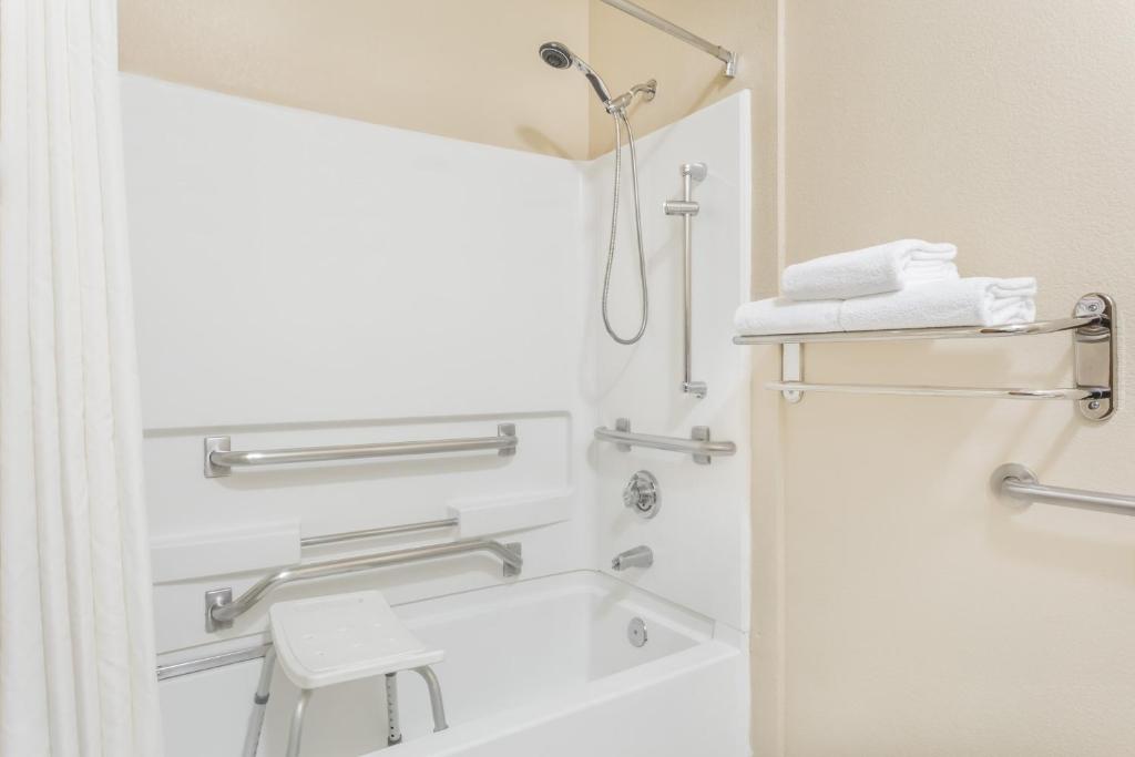 Четырехместный (Номер с 2 кроватями размера «queen-size» — Подходит для гостей с ограниченными физическими возможностями - Для некурящих), Hawthorn Suites Las Vegas