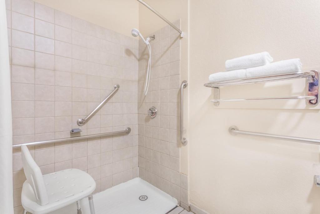 Четырехместный (Номер с кроватью размера «king-size» - Подходит для гостей с ограниченными физическими возможностями - Для некурящих), Hawthorn Suites Las Vegas