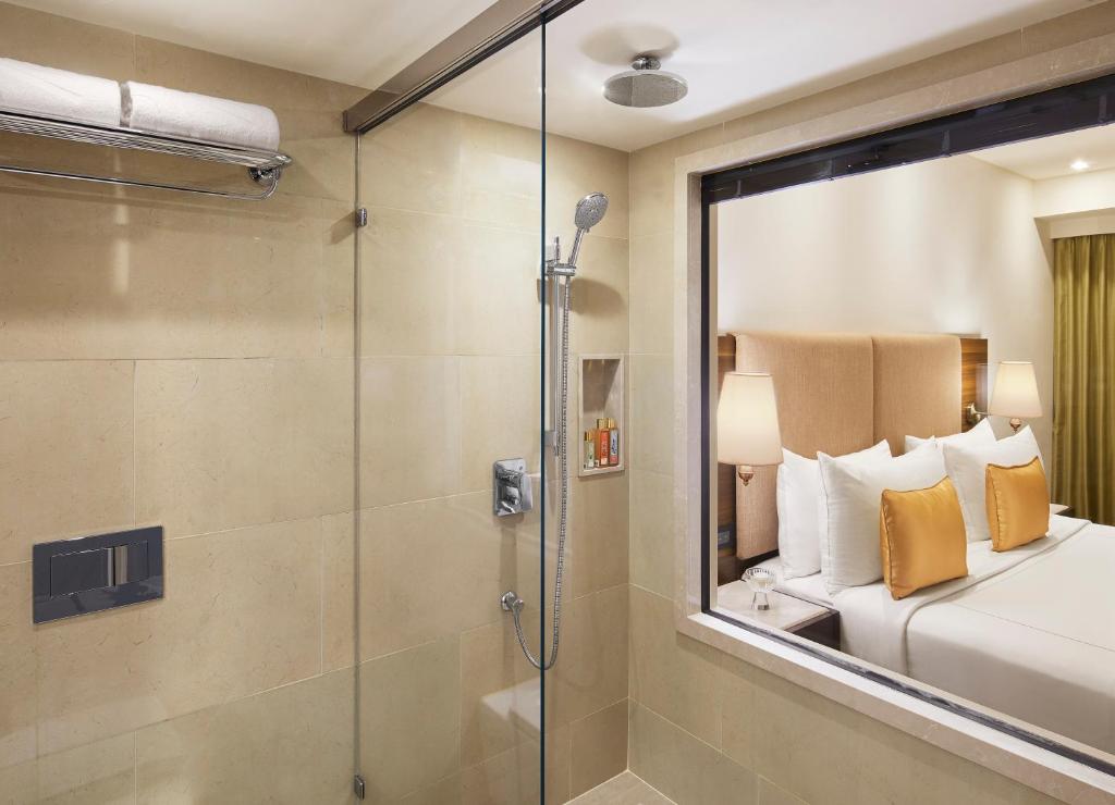 Сьюит (Premium Room City View King Bed - Inclusive of Bombay Chai - 15% off on Trattoria food and soft beverage (Offer till Sep 30,2021), 20% off on Fleet Assured Services), Vivanta by Taj President