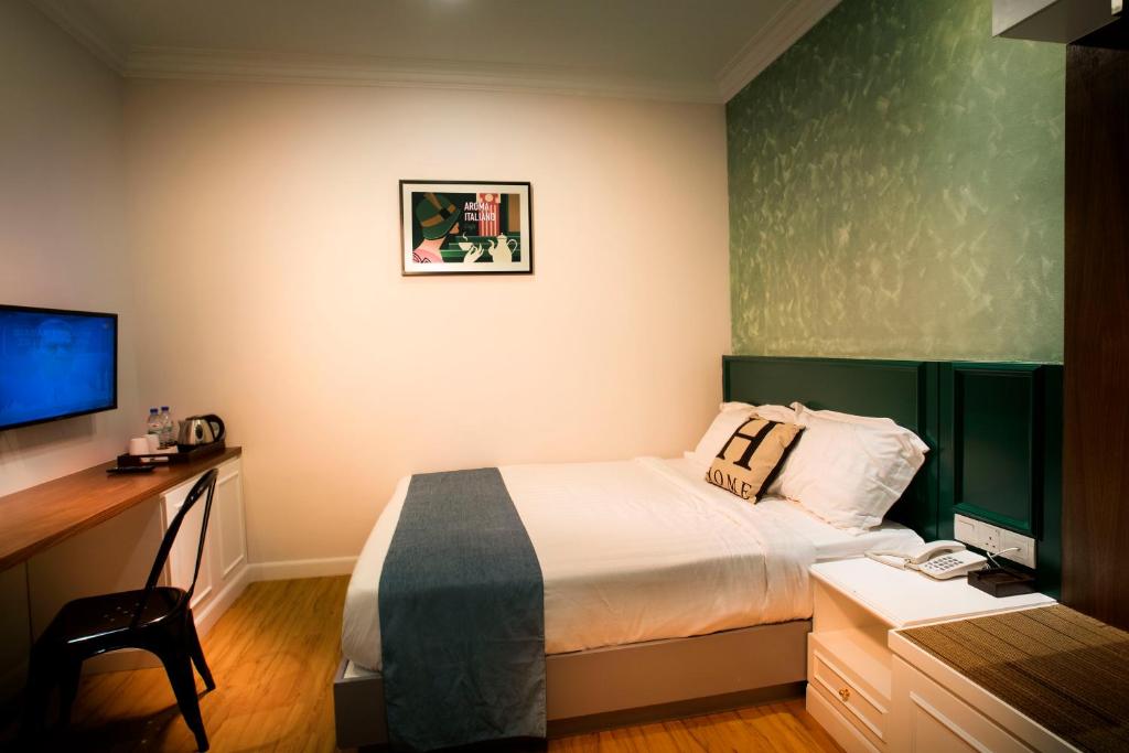 Двухместный (Улучшенный номер с кроватью размера 