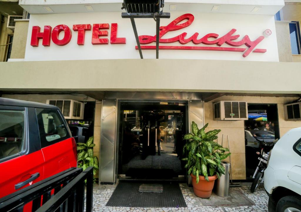 Lucky Hotel Bandra, Мумбай