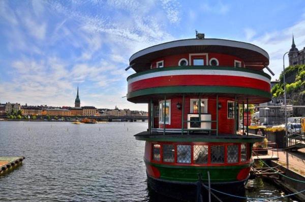 Den Röda Båten, Стокгольм