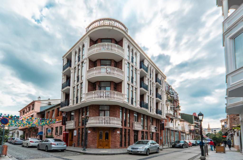 Hotel London 4*: цены, скидки и отзывы на сайте 101hotels.com | Батуми