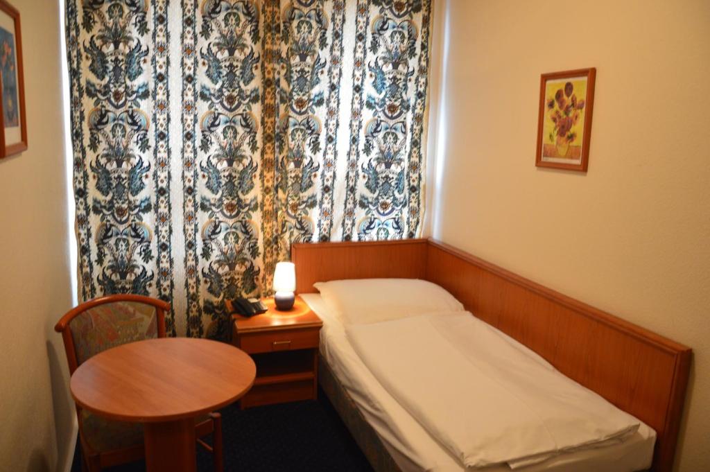 Hotel Mercedes/Centrum, Гамбург