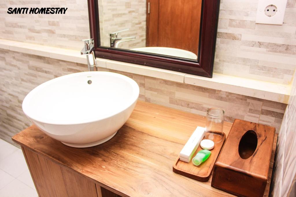 Двухместный (Номер Делюкс с кроватью размера «queen-size»), Santi HomeStay