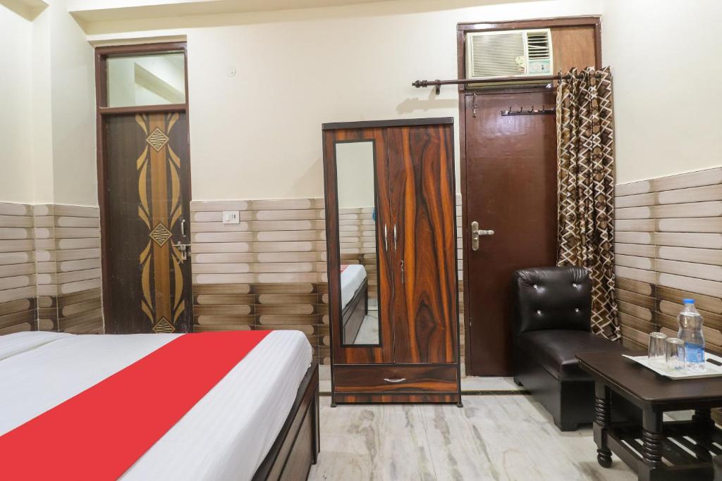 Трехместный (Классический трехместный номер), OYO 64662 Hotel Baba Residency