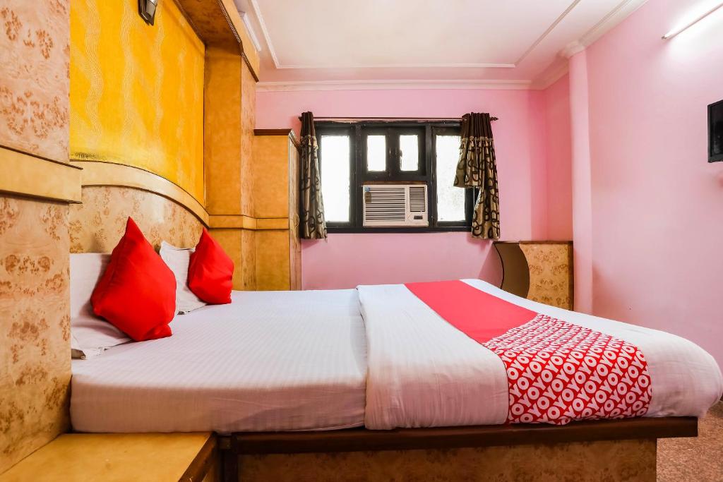 Трехместный (Классический трехместный номер), OYO 66187 Hotel The Royal Inn