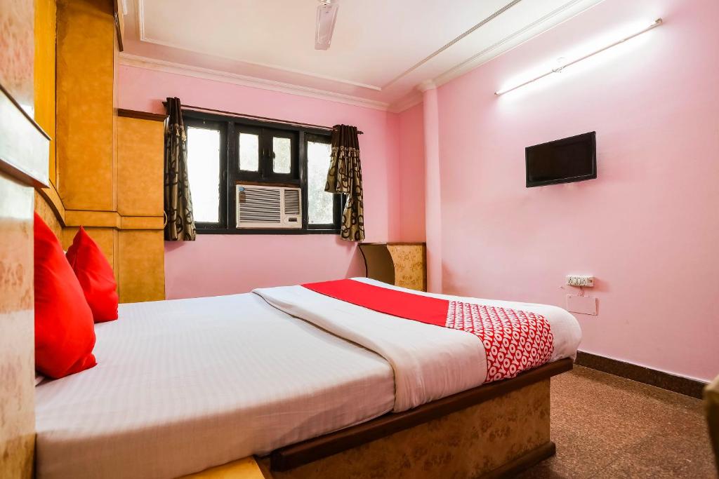 Трехместный (Классический трехместный номер), OYO 66187 Hotel The Royal Inn