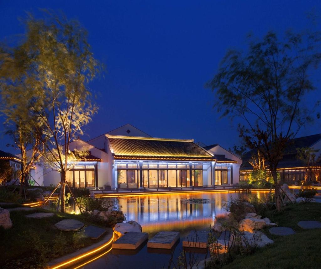 Radisson Blu Resort Wetland Park, Уси