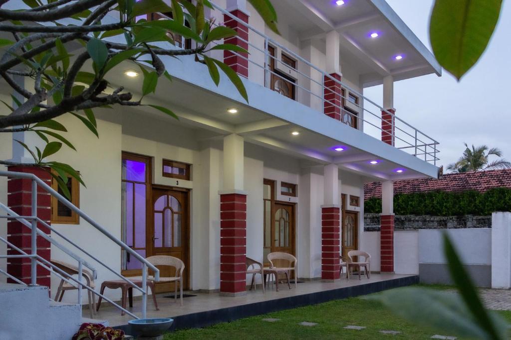 lighthouse residence negombo, Негомбо