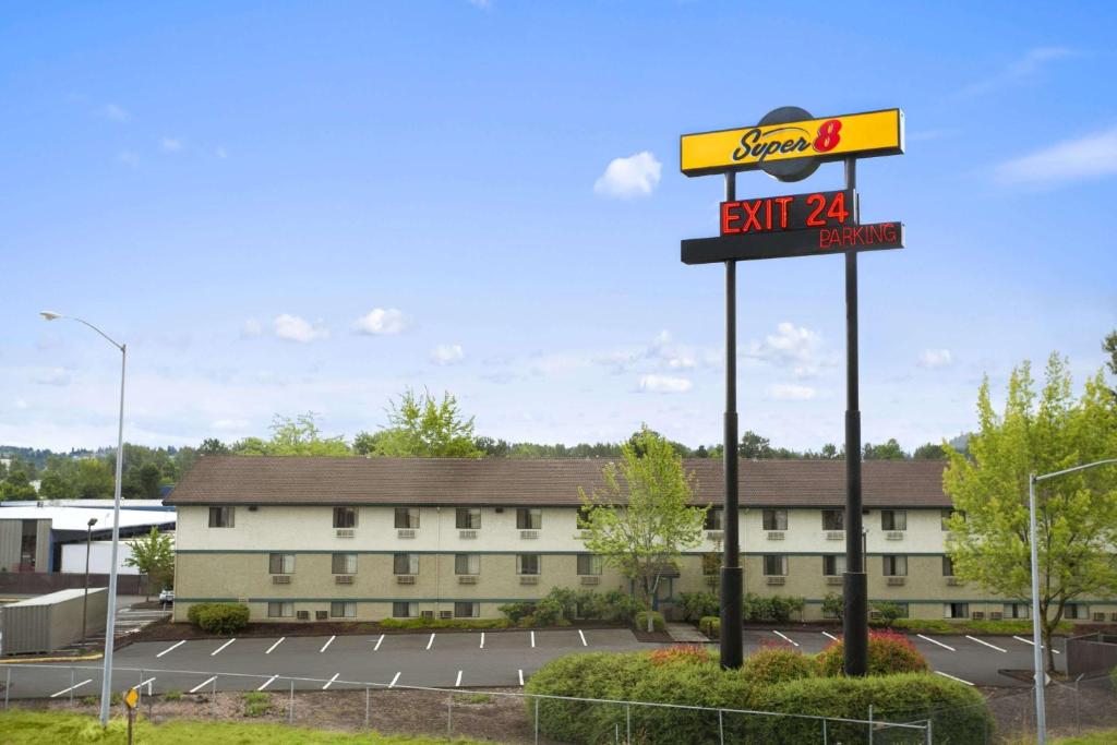 Super 8 by Wyndham Portland Airport, Портленд