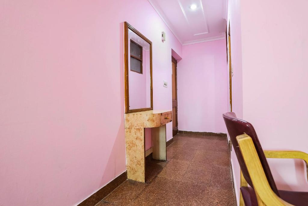 Трехместный (Классический трехместный номер), OYO 66187 Hotel The Royal Inn