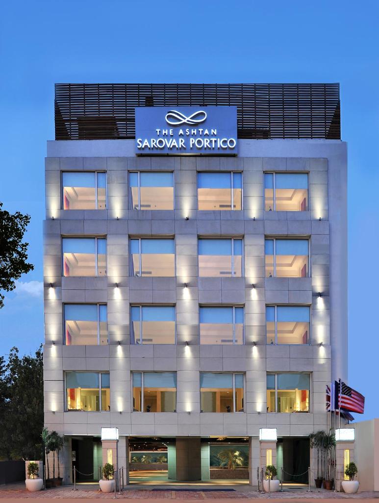 The Ashtan Sarovar Portico, Нью-Дели