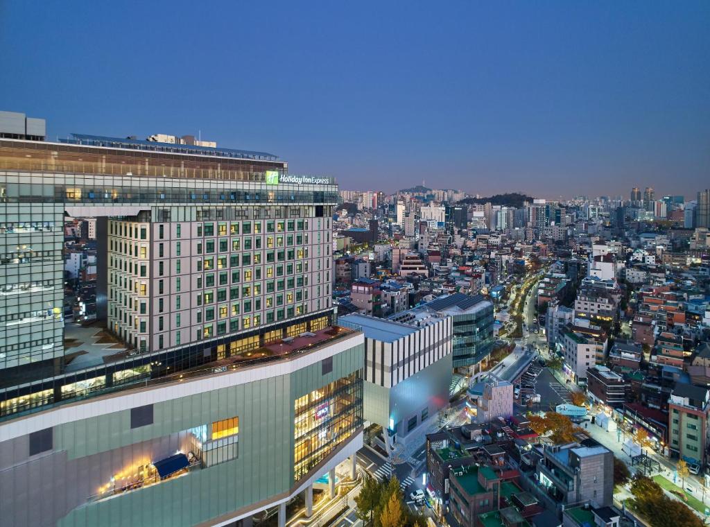 Holiday Inn Express Seoul Hongdae, Сеул