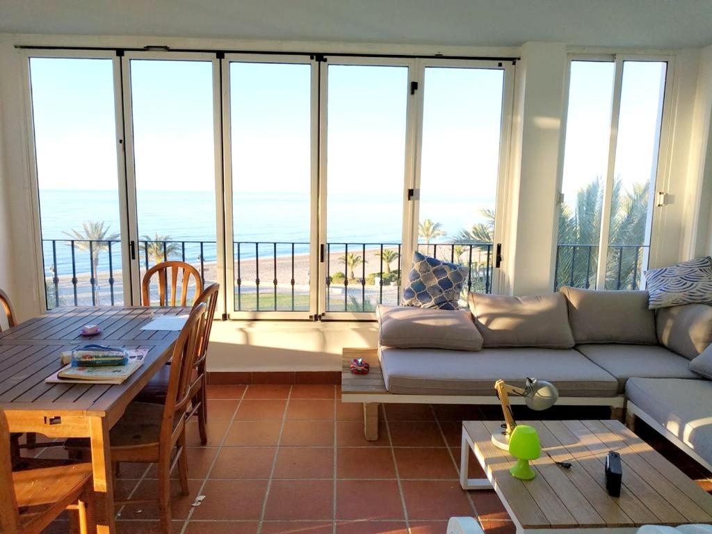 House with 3 bedrooms in Roquetas de Mar with wonderful sea view shared pool furnished terrace 75 m from the beach, Гранада