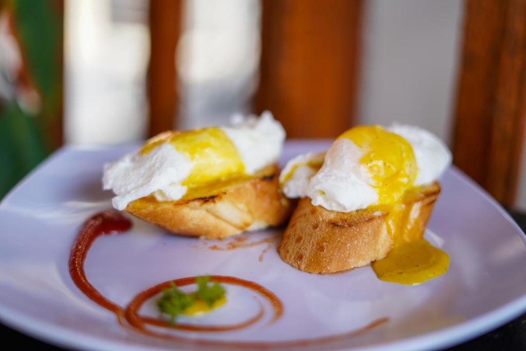 Kaylas Hill, Нуса Пенида