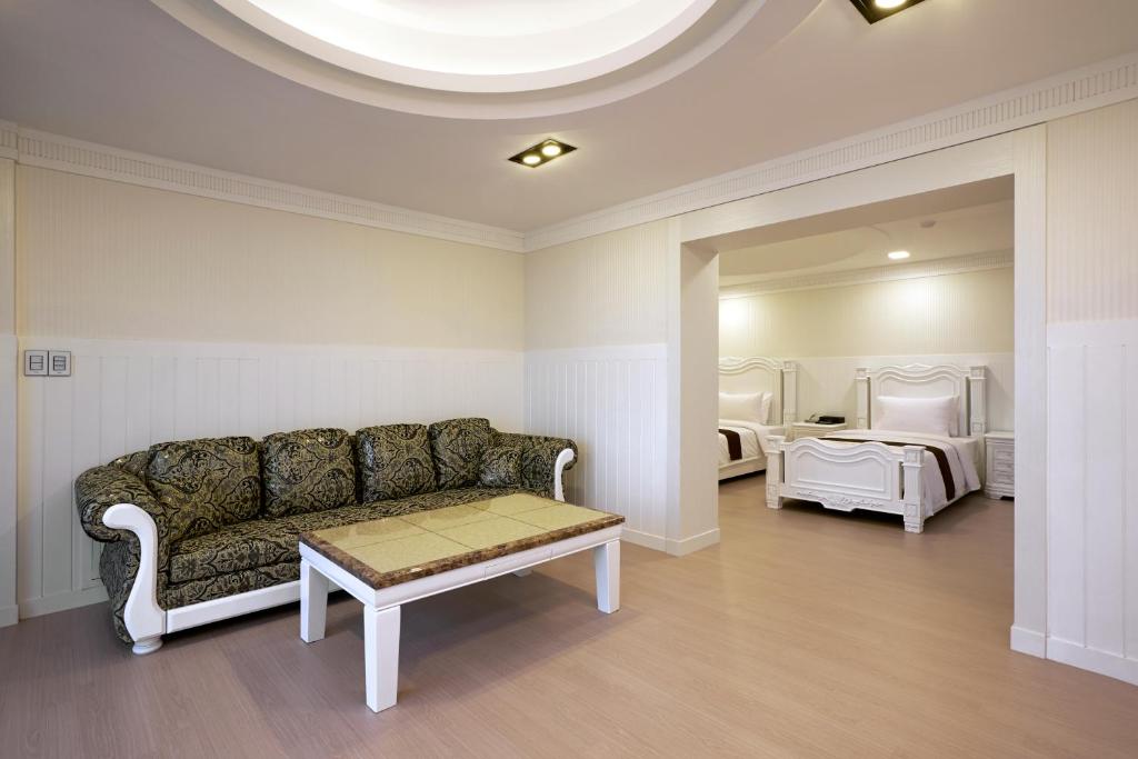 Busan Beach Hotel, Пусан