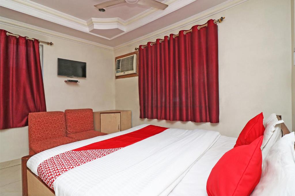 Трехместный (Классический трехместный номер), OYO 29941 Hotel Hukum Palace