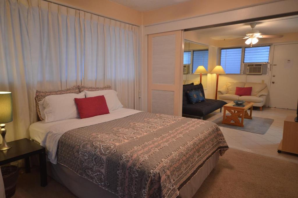 Апартаменты (Апартаменты), Hawaiian King 501 Studio, Pool and BBQ Grill, Sleeps 4