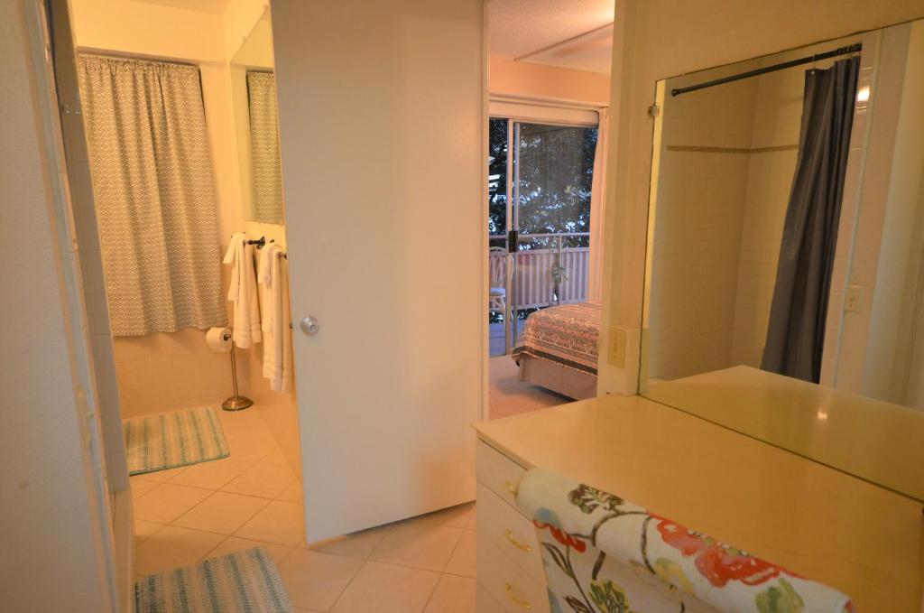 Апартаменты (Апартаменты), Hawaiian King 501 Studio, Pool and BBQ Grill, Sleeps 4