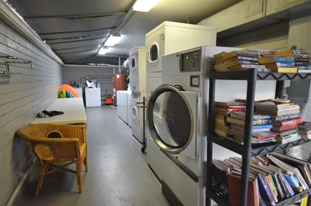 Апартаменты (Апартаменты), Hawaiian King 501 Studio, Pool and BBQ Grill, Sleeps 4