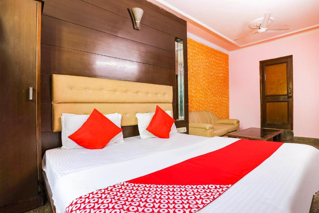 Трехместный (Трехместный номер Делюкс), OYO 66187 Hotel The Royal Inn