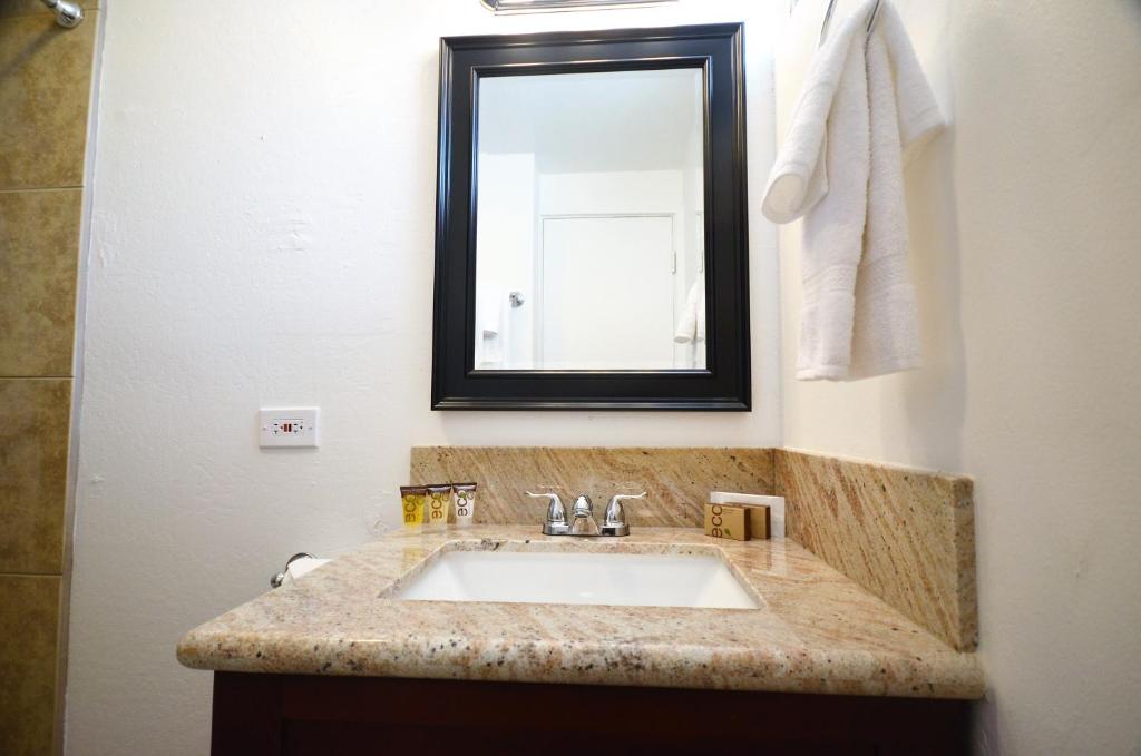 Апартаменты (Апартаменты), KV1201L Renovated 2463 Kuhio Ave Honolulu