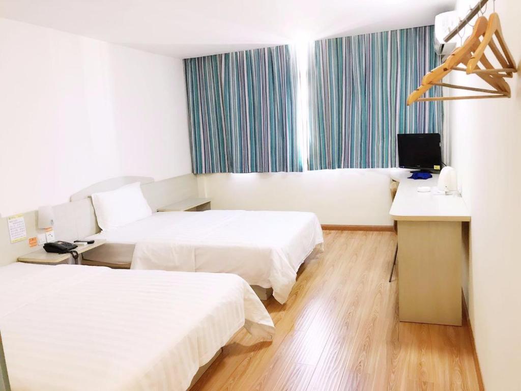 Двухместный (Двухместный номер бизнес-класса с 2 отдельными кроватями), 7Days Inn Changsha Qiulu Mountain Tianma