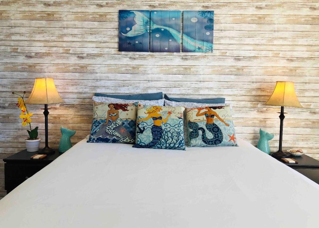 Студио (Номер-студия Делюкс с кроватью размера «queen-size»), MERMAID'S COVE WITH BREATHTAKING OCEAN VIEWS AT ILIKAI HOTEL