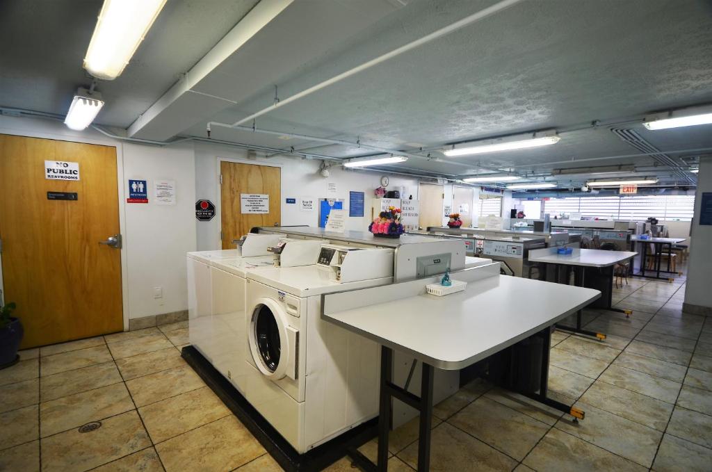 Двухместный (Номер с кроватью размера «queen-size»), Waikiki Condo Just Remodeled Kuhio Village 202A