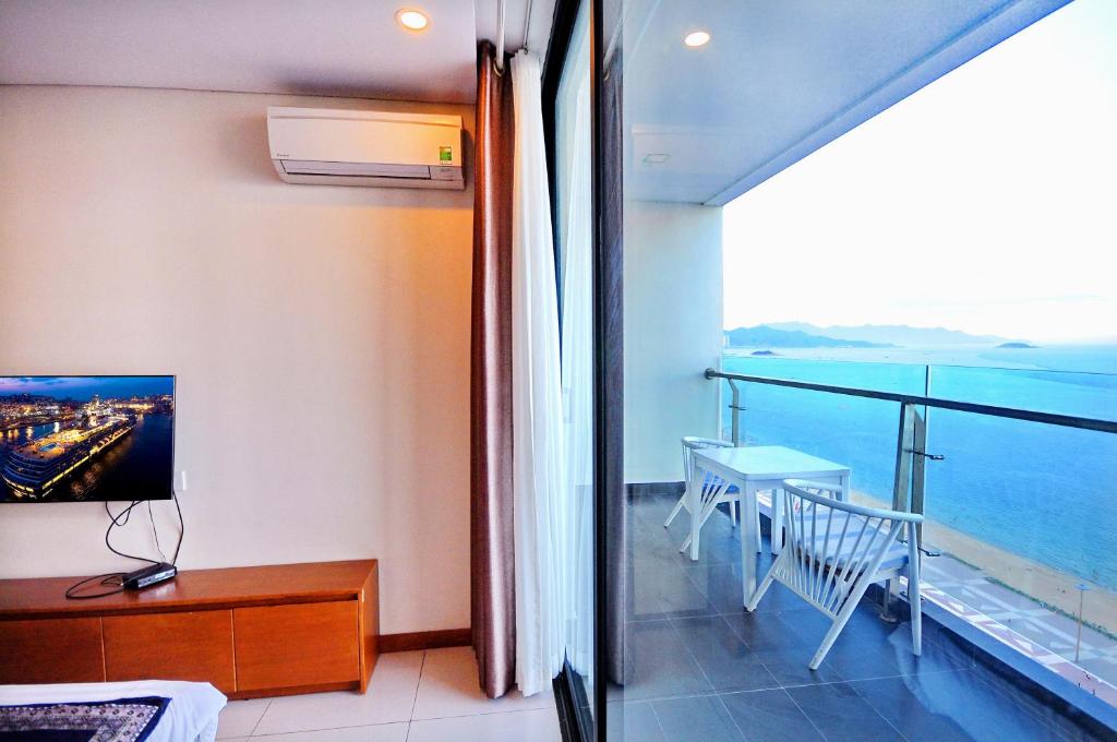 Апартаменты (Апартаменты с 1 спальней и балконом с видом на море), Holi Beach Hotel & Apartments