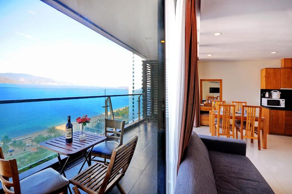 Апартаменты (Апартаменты с 1 спальней и балконом с видом на море), Holi Beach Hotel & Apartments