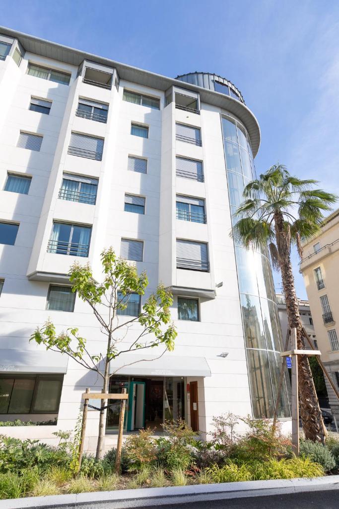 Goldstar Resort & Suites, Ницца