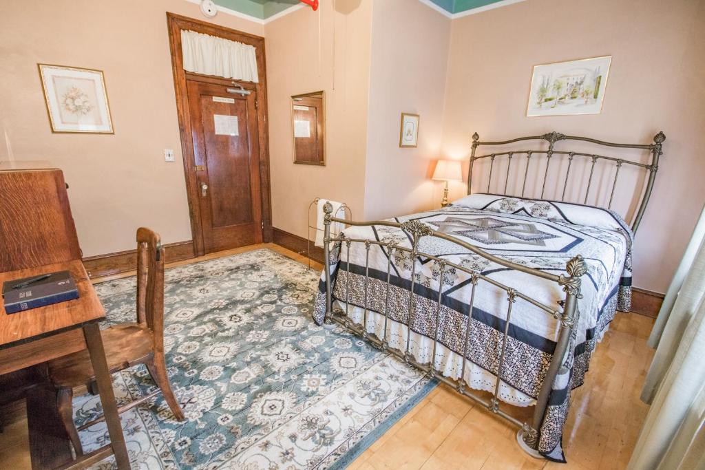 Сьюит (Суперлюкс с кроватью размера «queen-size»), The Edgewater Hotel