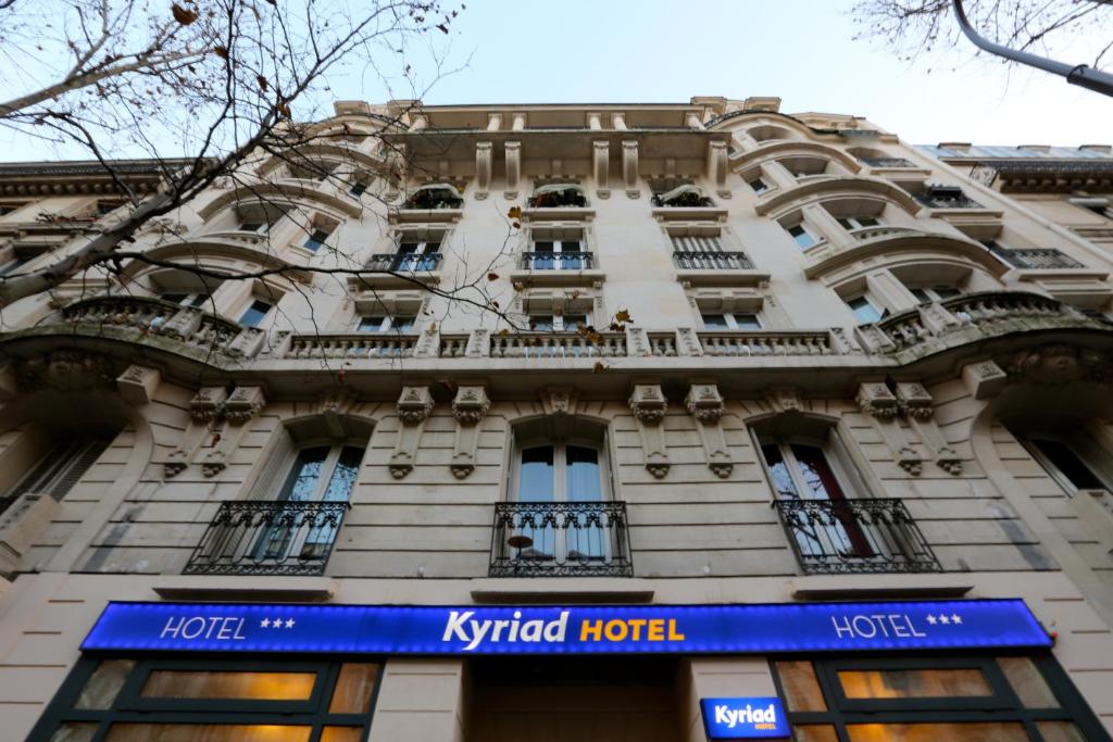 Kyriad Paris 18 - Porte de Clignancourt - Montmartre, Париж