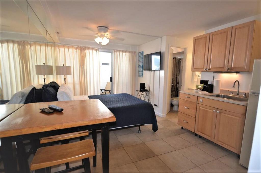Сьюит (Люкс), Kuhio Village 907A Queen Studio Kitchenette