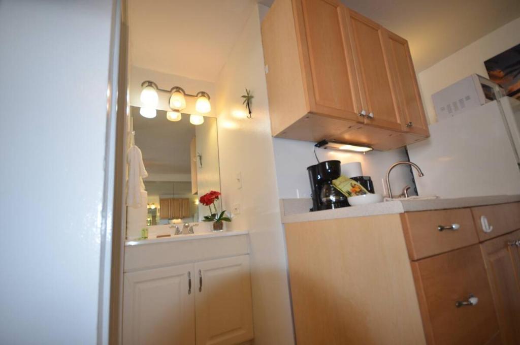 Сьюит (Люкс), Kuhio Village 907A Queen Studio Kitchenette