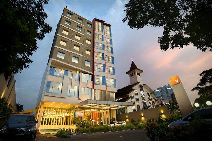 V Hotel Tebet, Джакарта